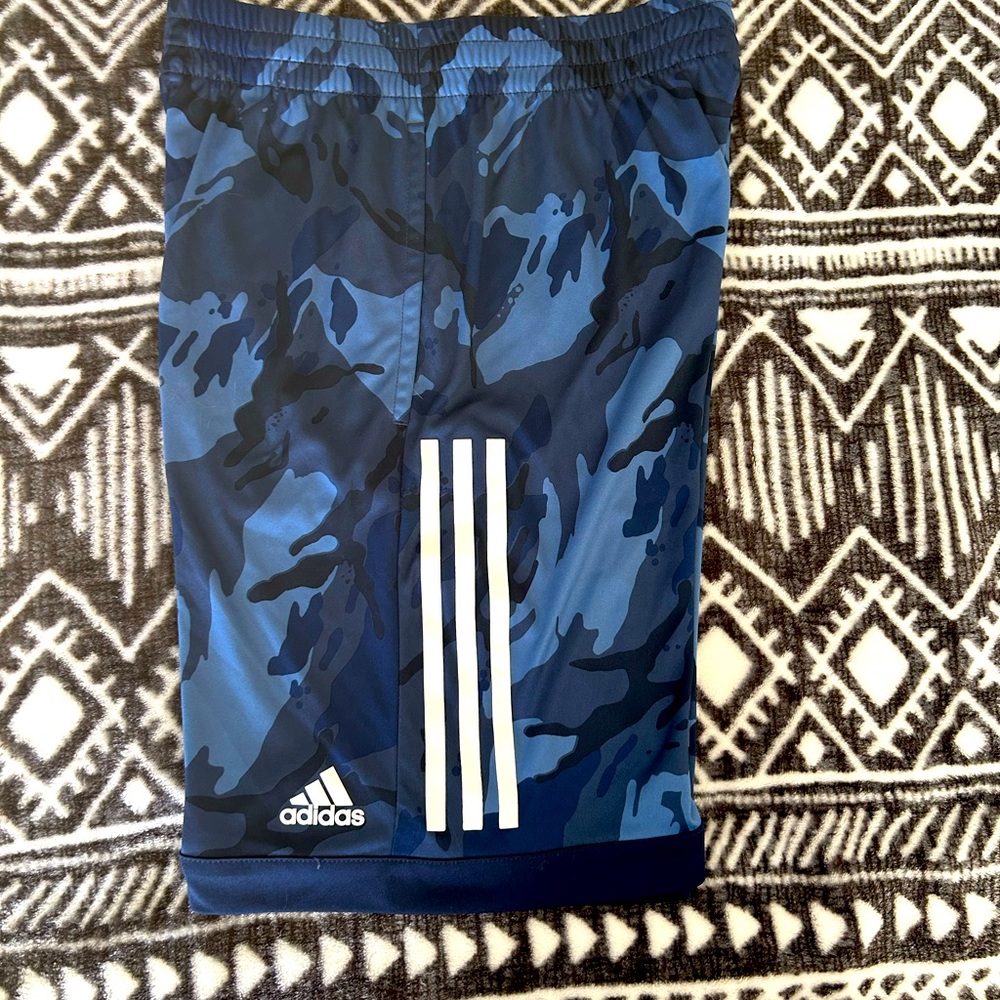 Boys adidas shorts L
